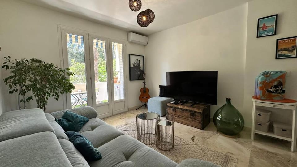 Communal lounge/ TV room, TV and multimedia, Living room, Seating area