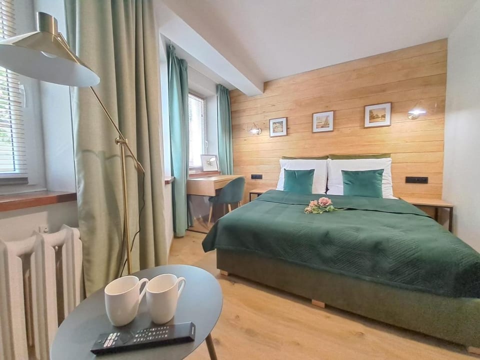 Bed, Photo of the whole room, Bedroom, internet, towels