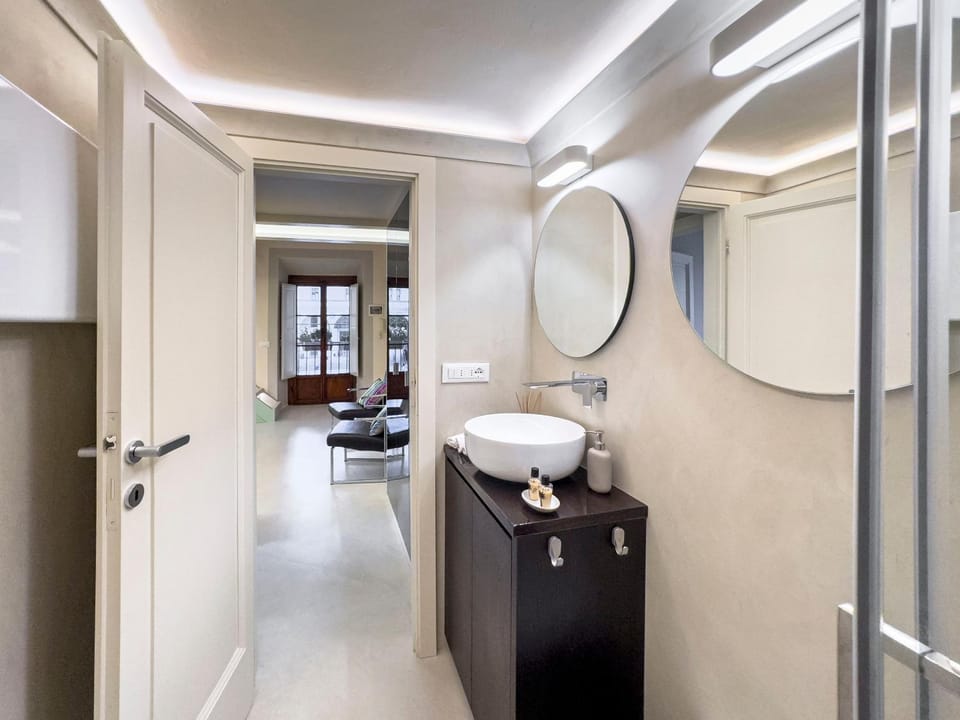 Bathroom, towels