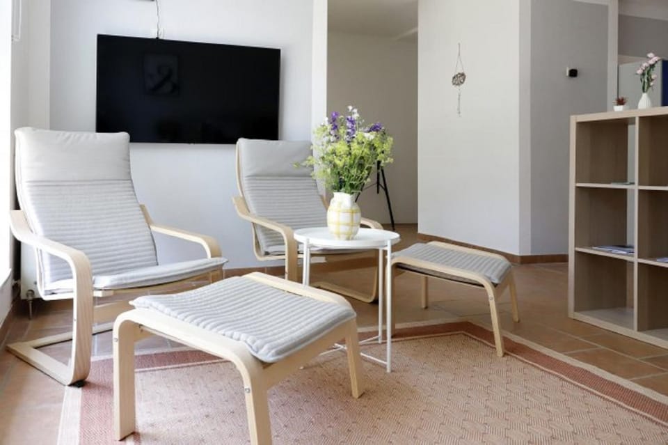 Communal lounge/ TV room, Communal lounge/ TV room