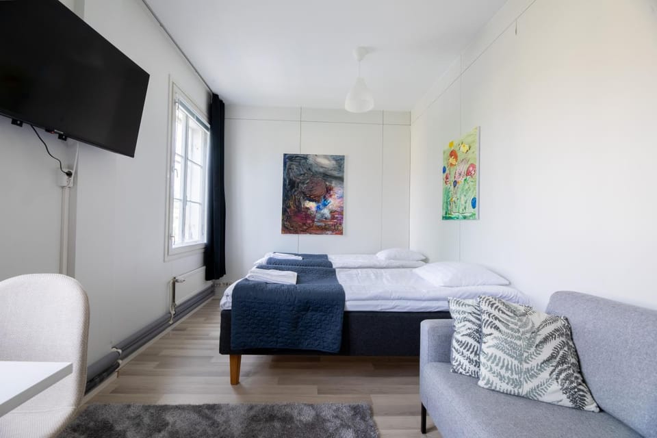 Communal lounge/ TV room, Bed, Bedroom, towels