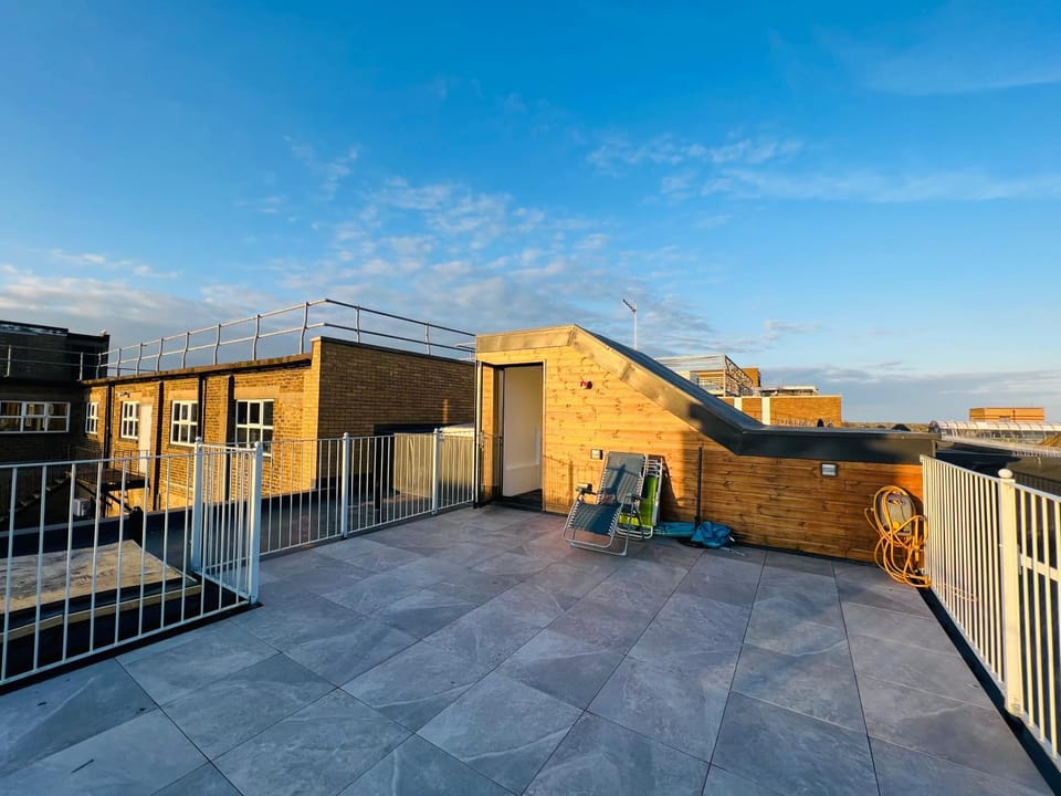 Balcony/Terrace, Entertainment