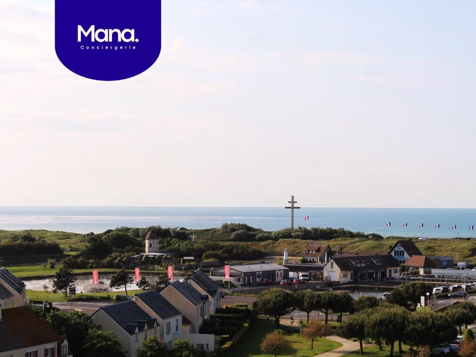 Natural landscape, Beach, City view, Sea view, Location