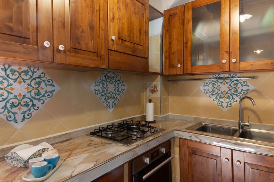 Kitchen or kitchenette, pet friendly, stove
