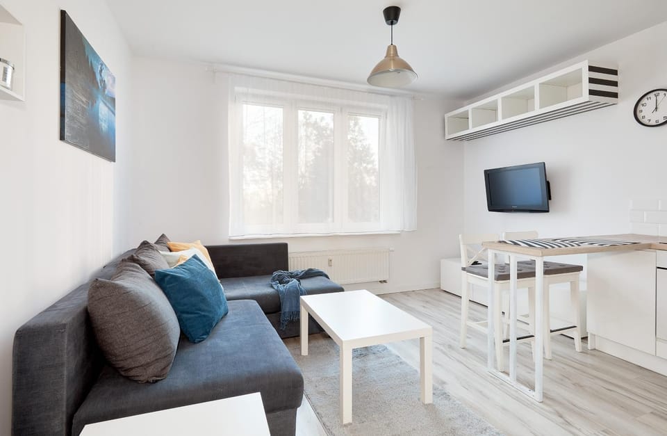 TV and multimedia, Kitchen or kitchenette, Living room, Seating area, Dining area