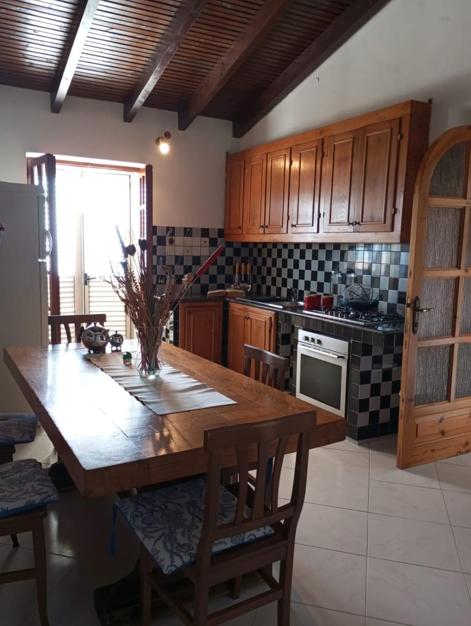 Kitchen or kitchenette, Living room