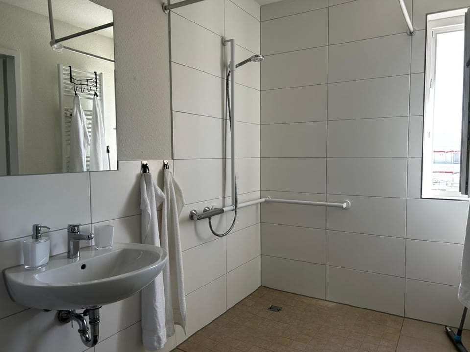 Shower, Bathroom, towels