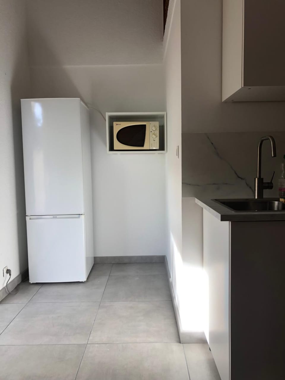 microwave, kitchen