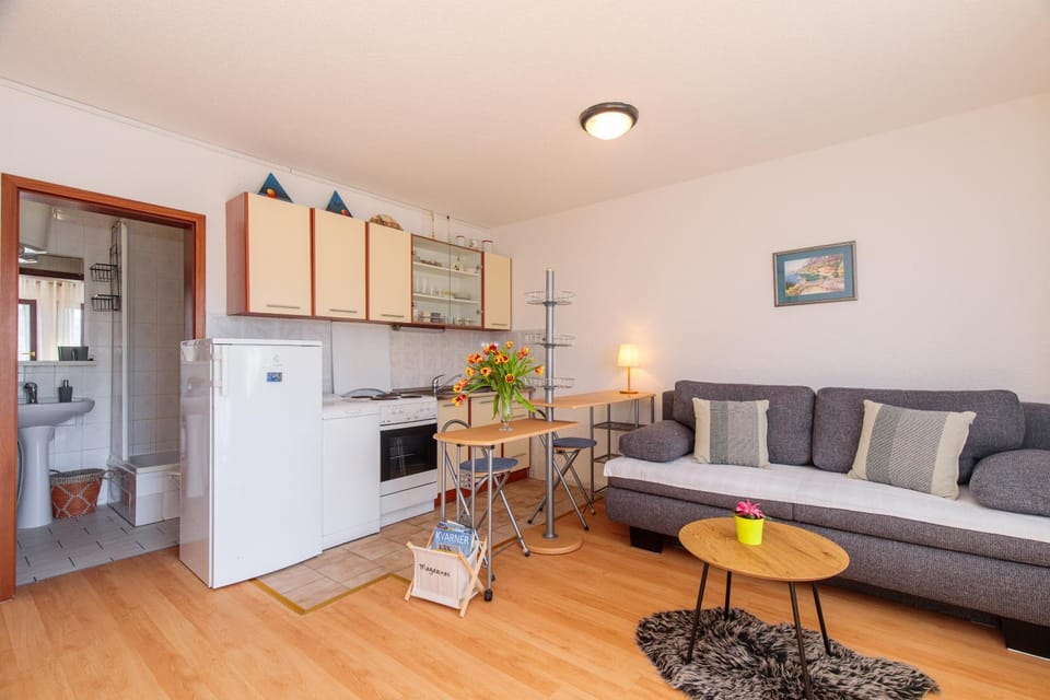 Kitchen or kitchenette, Living room, Seating area