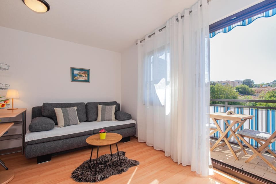 Bed, Living room, Seating area