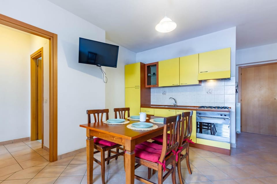 Kitchen or kitchenette, Living room, Dining area, pet friendly, stove