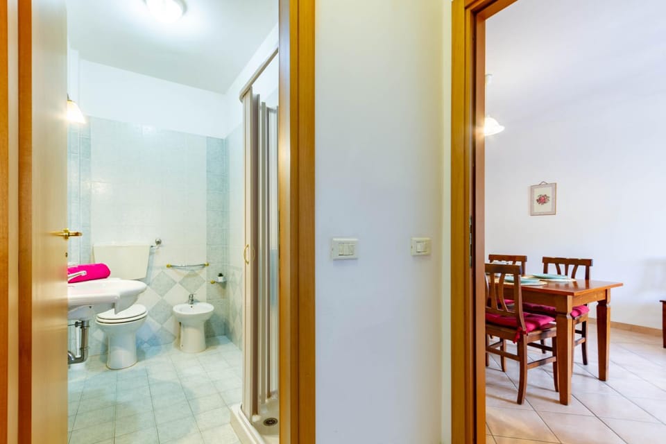 Toilet, Bed, Bathroom, Bedroom