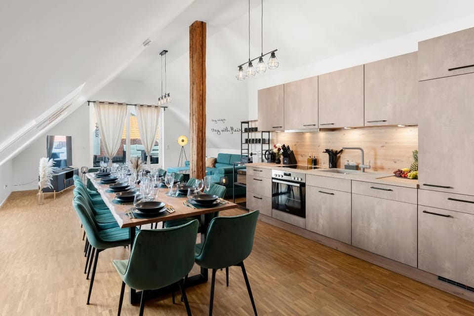 TV and multimedia, Coffee/tea facilities, Kitchen or kitchenette, Living room, Seating area, Dining area, Facility for disabled guests, dishwasher, stove, kitchen