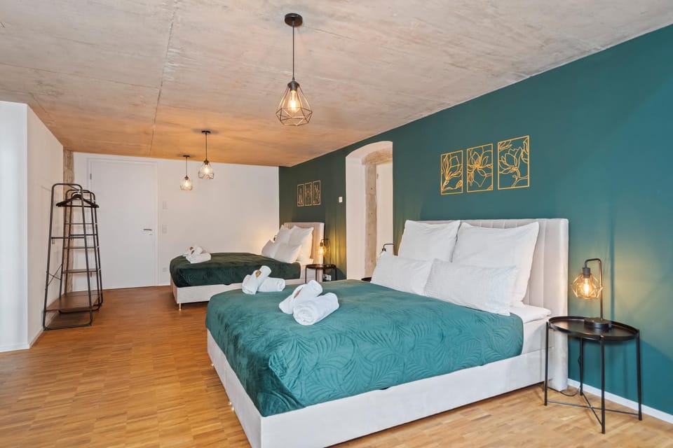 Bed, Photo of the whole room, Bedroom, towels