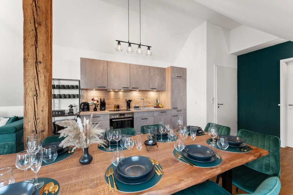 Coffee/tea facilities, Kitchen or kitchenette, Living room, Seating area, Dining area, Facility for disabled guests, stove, kitchen