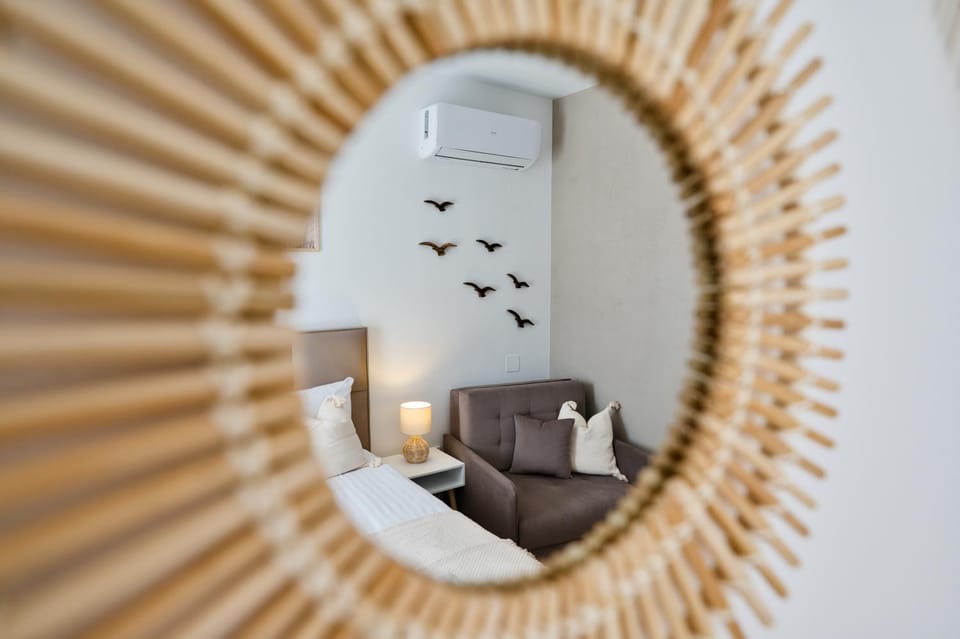 Bed, Living room, Seating area, Bedroom, air conditioner