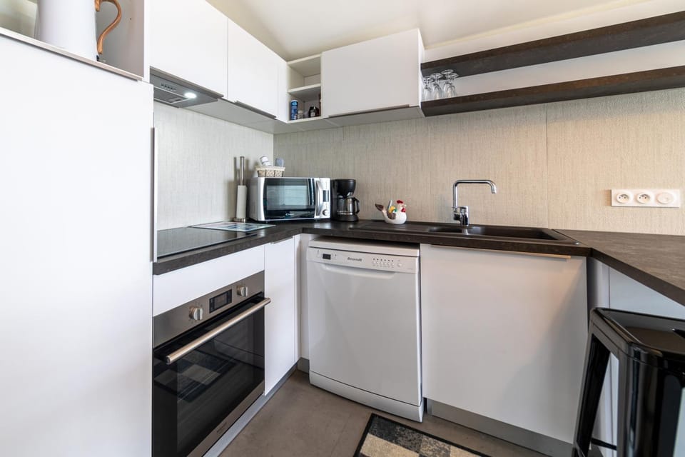 Kitchen or kitchenette, Living room