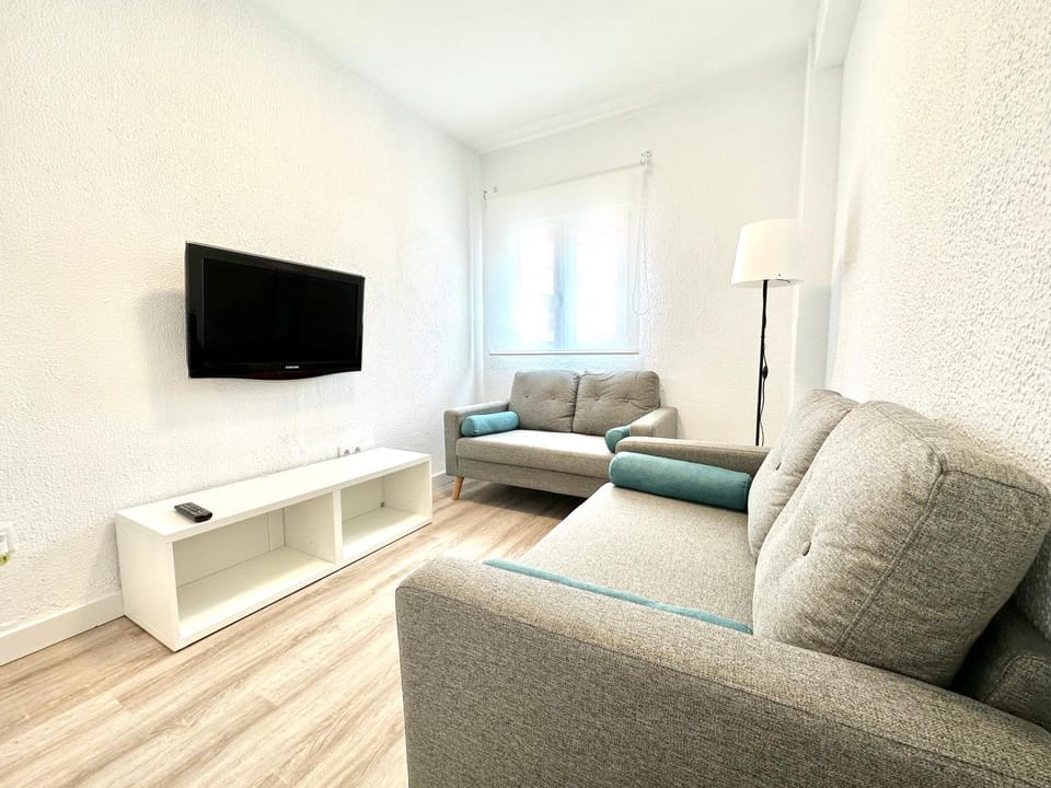 Communal lounge/ TV room, TV and multimedia, Living room, Evening entertainment
