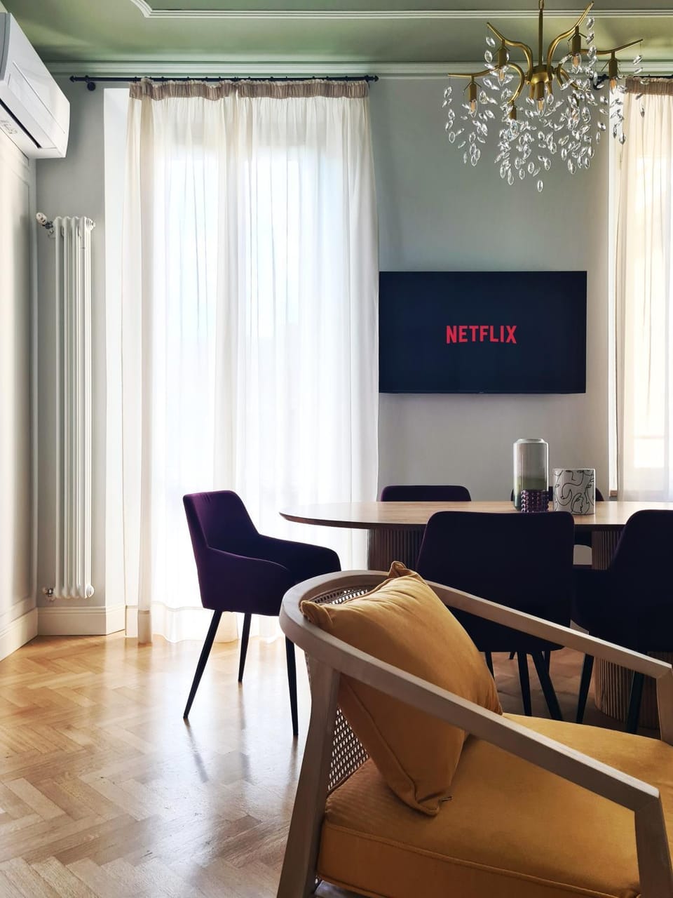 TV and multimedia, Living room, Seating area, Dining area, Evening entertainment
