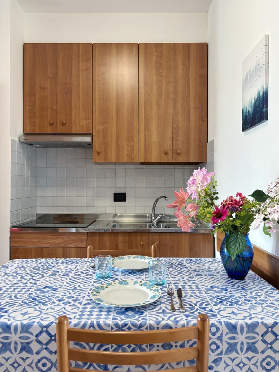 Kitchen or kitchenette, Dining area, stove