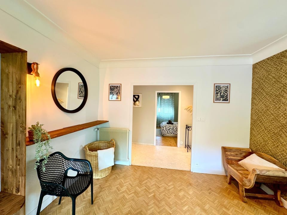 Bel appartement 100 m2 / Parking / Paisible Apartment in Occitanie