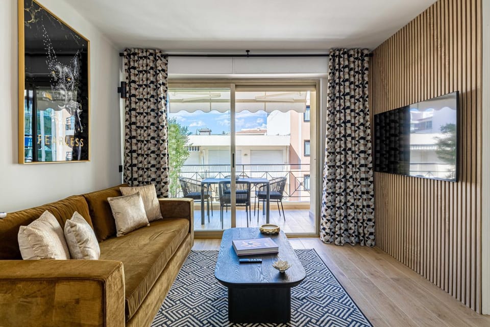 Harmony with private terrace - near Croisette Apartment in Cannes