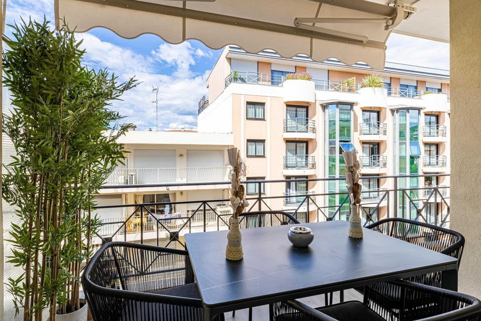 Harmony with private terrace - near Croisette Apartment in Cannes