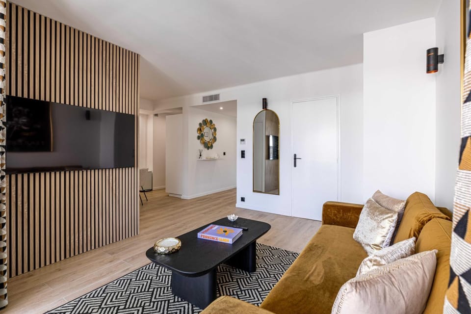 Harmony with private terrace - near Croisette Apartment in Cannes