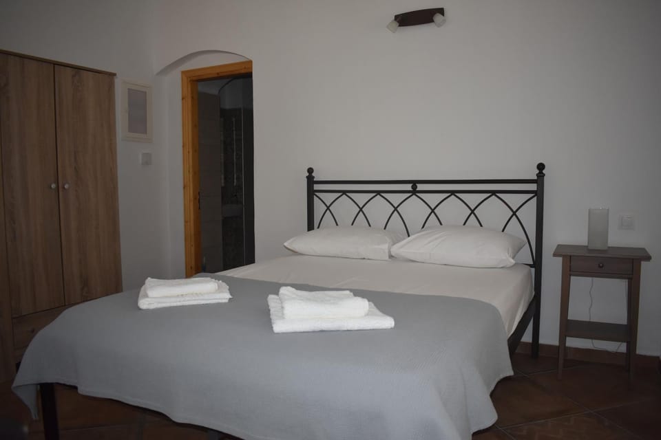 Christos Raches traditional apartment Apartment in Icaria