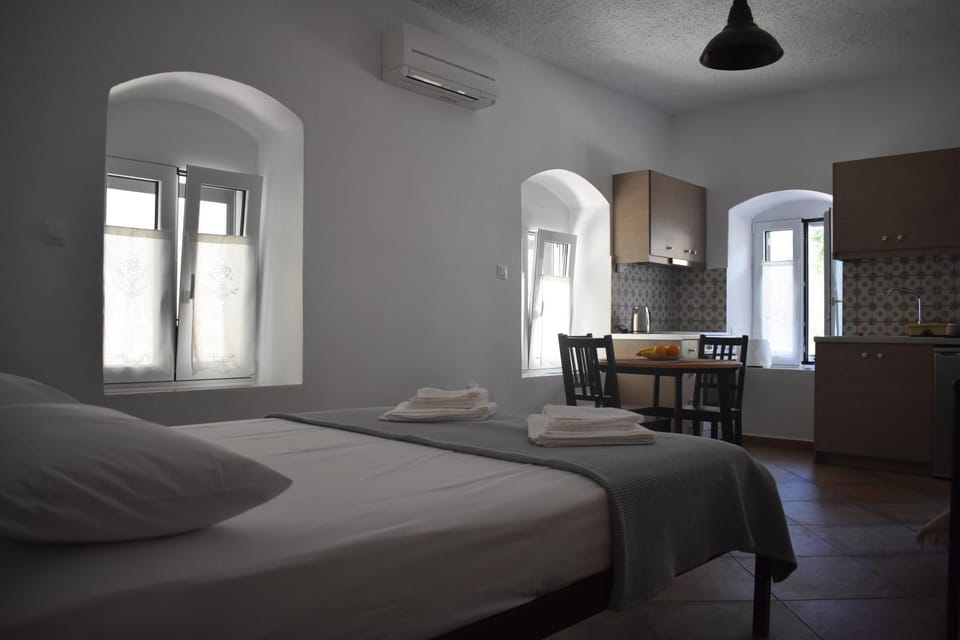 Christos Raches traditional apartment Apartment in Icaria