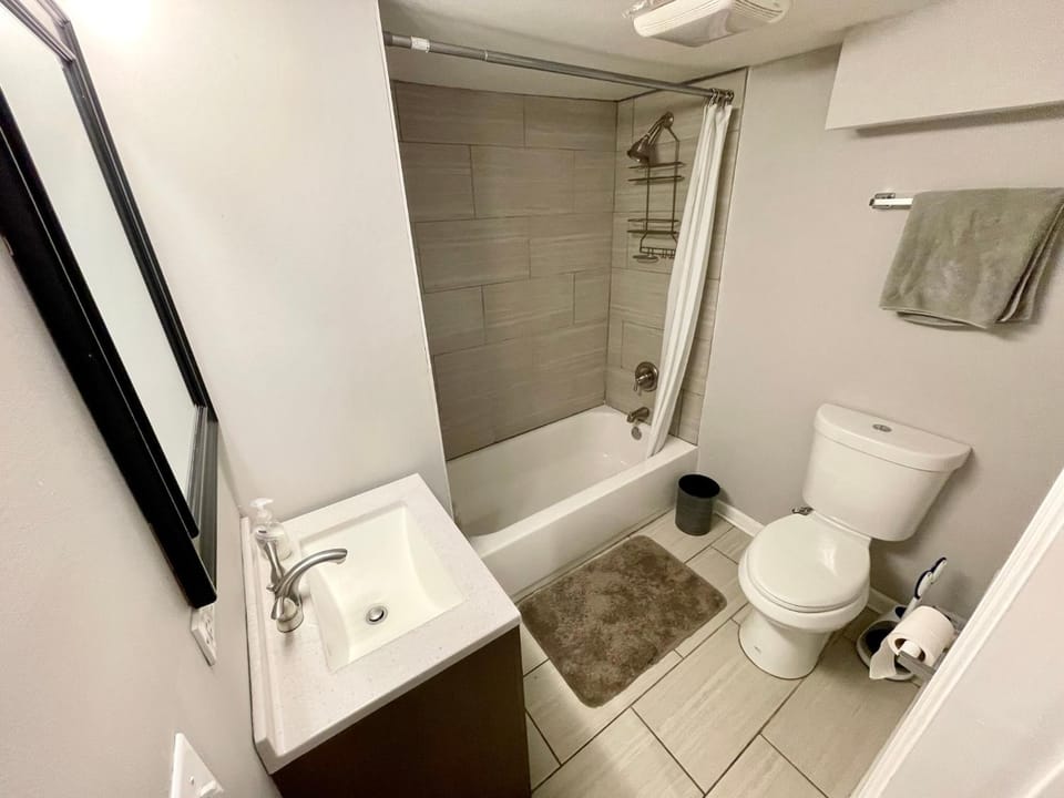 Shower, Toilet, Bathroom, Bath, towels