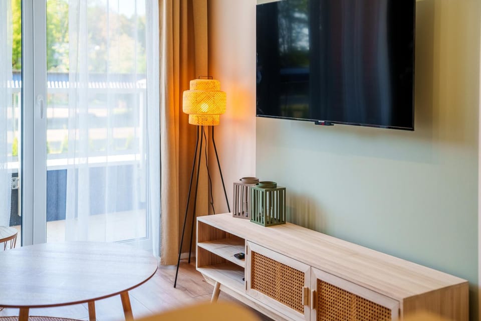Communal lounge/ TV room, TV and multimedia, Living room, Seating area, Evening entertainment