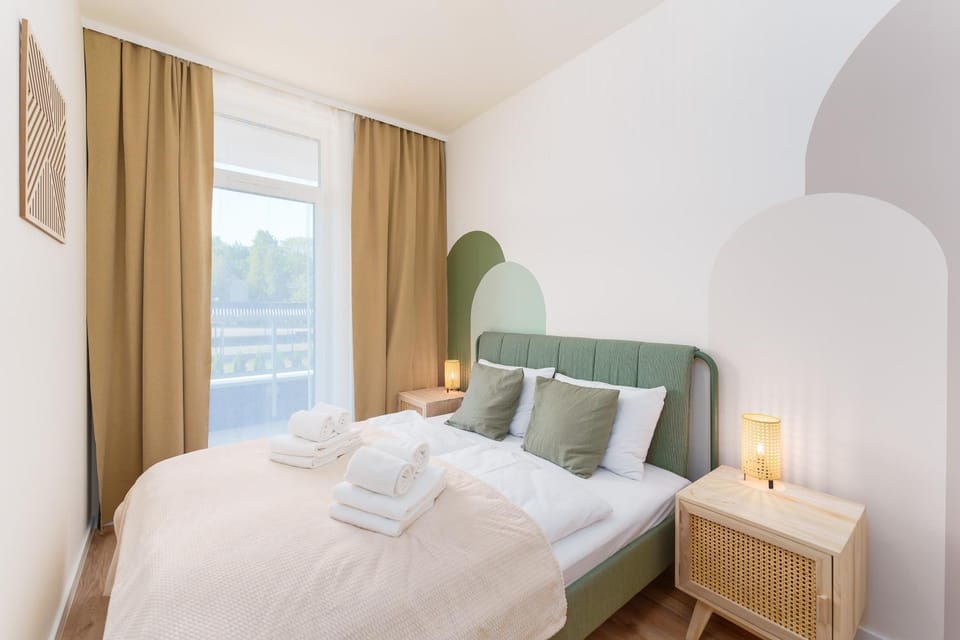 Bed, Photo of the whole room, Bedroom, towels