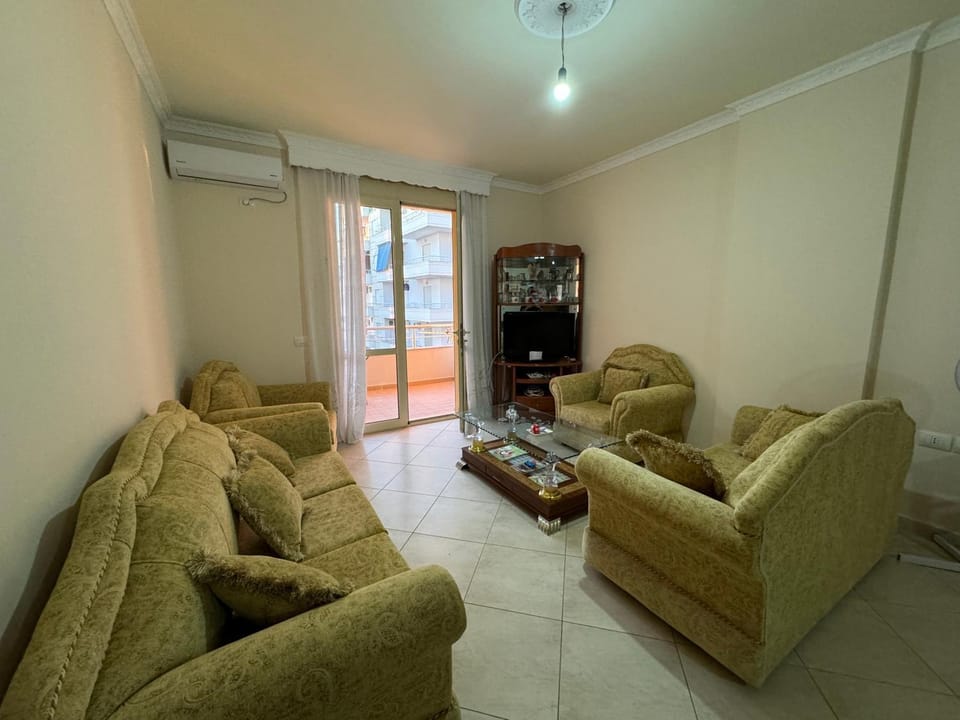 TV and multimedia, Living room, Seating area, air conditioner