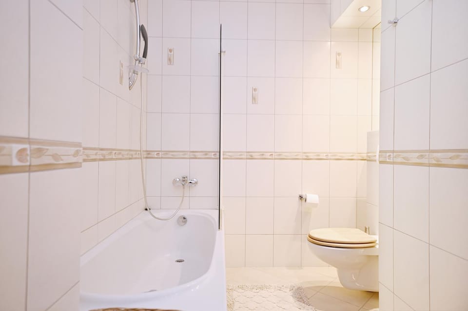 Shower, Bath