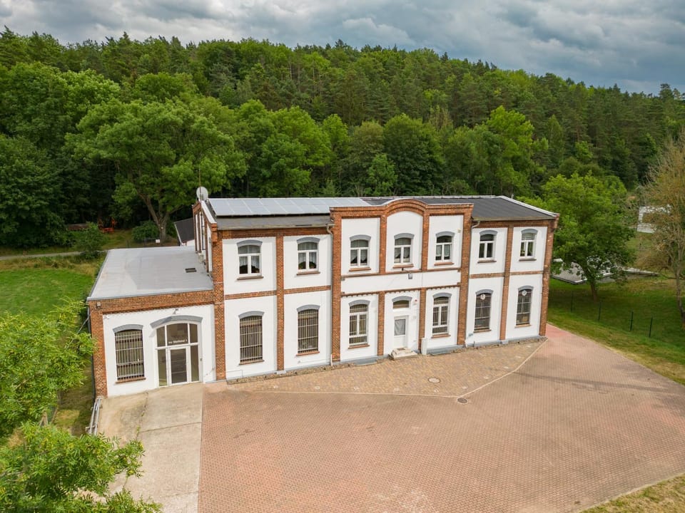 Property building, Day