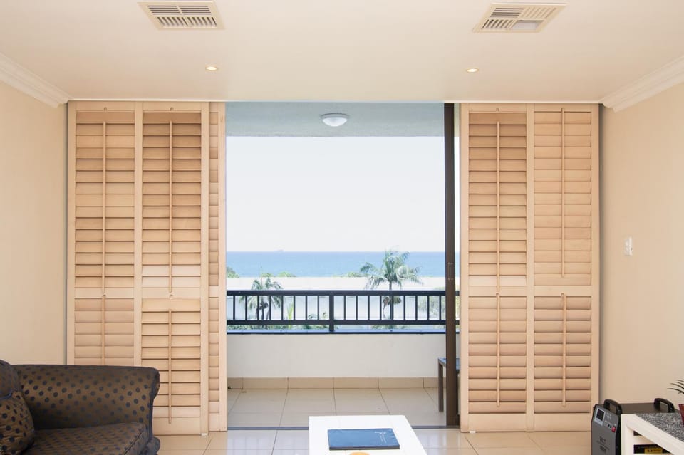 Natural landscape, View (from property/room), Balcony/Terrace, Living room, Seating area, Sea view