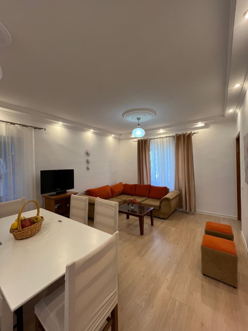 Bed, TV and multimedia, Living room, Seating area, Dining area