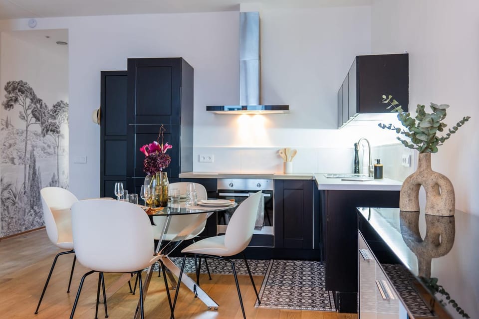 Kitchen or kitchenette, Dining area, stove
