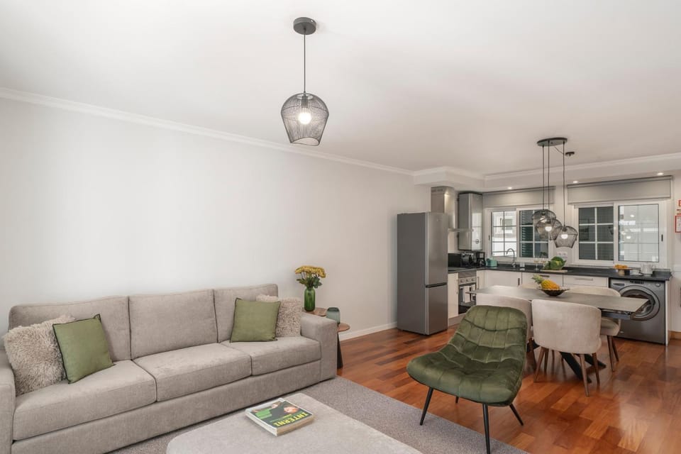 Kitchen or kitchenette, Living room, Seating area, Dining area, minibar, pet friendly, stove