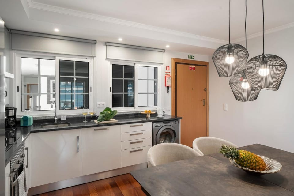 Kitchen or kitchenette, Dining area, minibar, pet friendly, stove