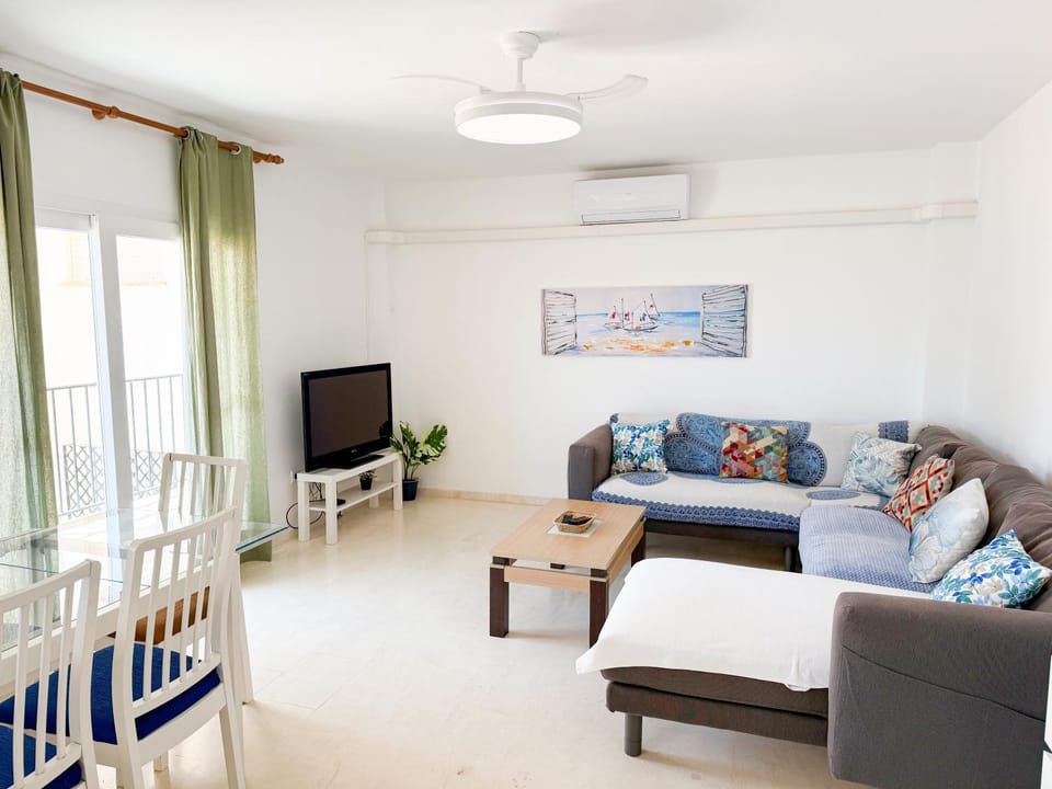 Casa Calypso: Two bedroom Beach Apt with pool Apartment in Sitio de Calahonda
