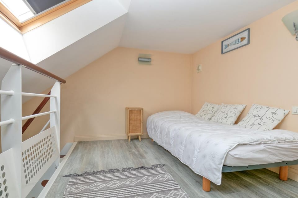 Property building, Living room, Bedroom