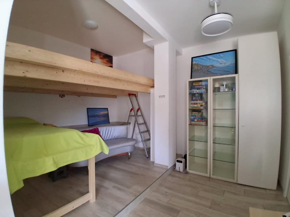 bunk bed