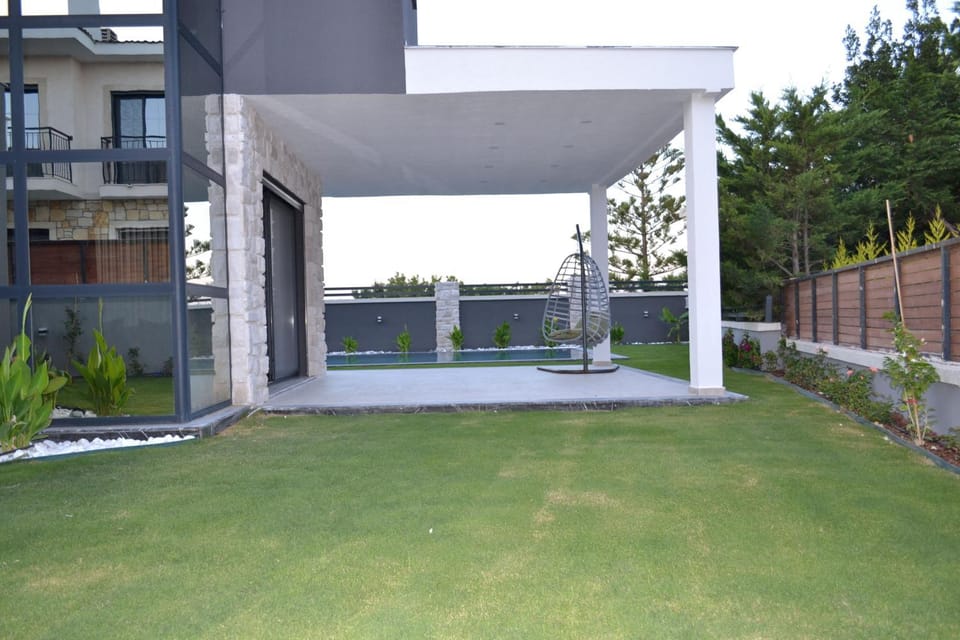 Property building, Garden