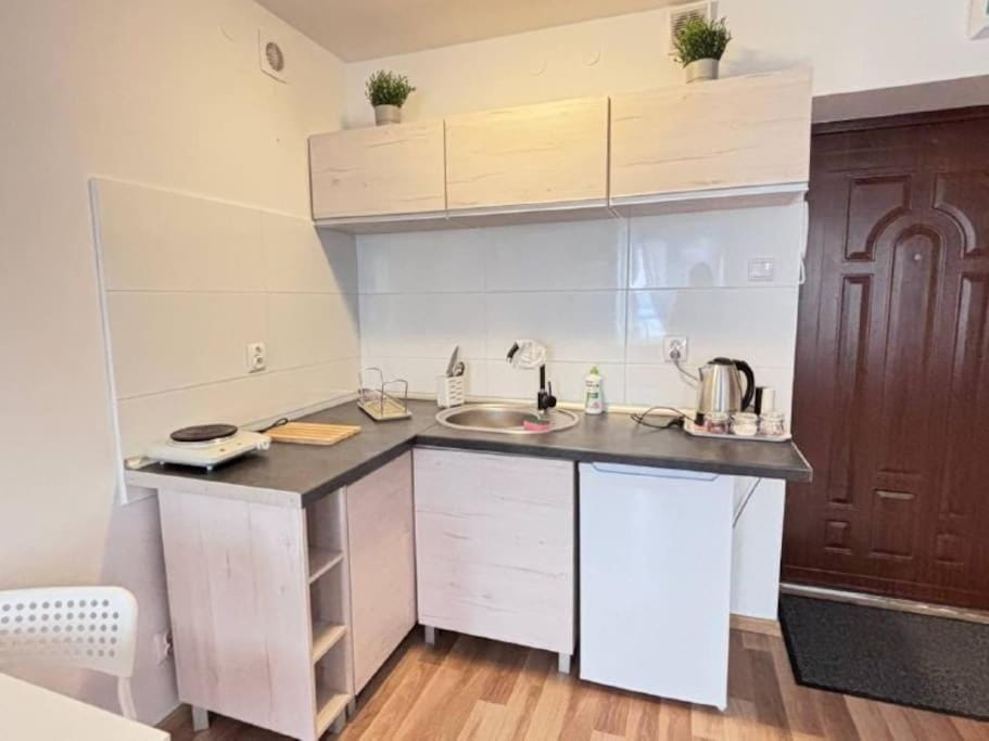 Kitchen or kitchenette, pet friendly, stove
