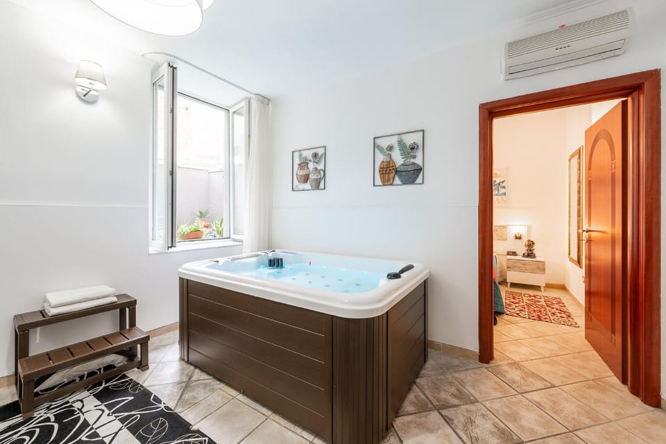 Hot Tub, Photo of the whole room, Swimming pool, Bath