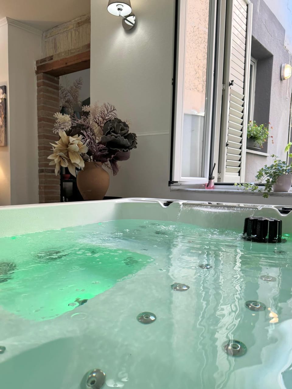 Hot Tub, Swimming pool, Swimming pool