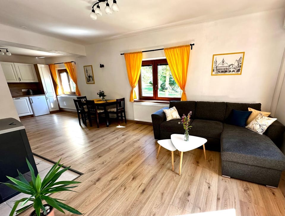Living room, Decorative detail, Dining area