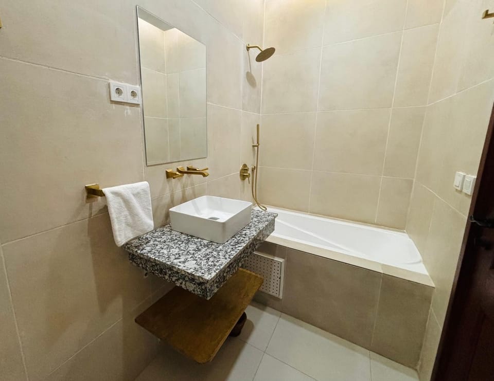 Bathroom, Bath, towels